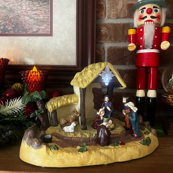 ❤️ Rare Vintage Musical Light Up Nativity Scene Mantel Display - Picture 1 of 12